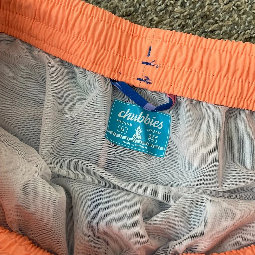Chubbies Mens Medium 5.5 Inseam Swim Trunks Retro Shark Print Blue Board Shorts